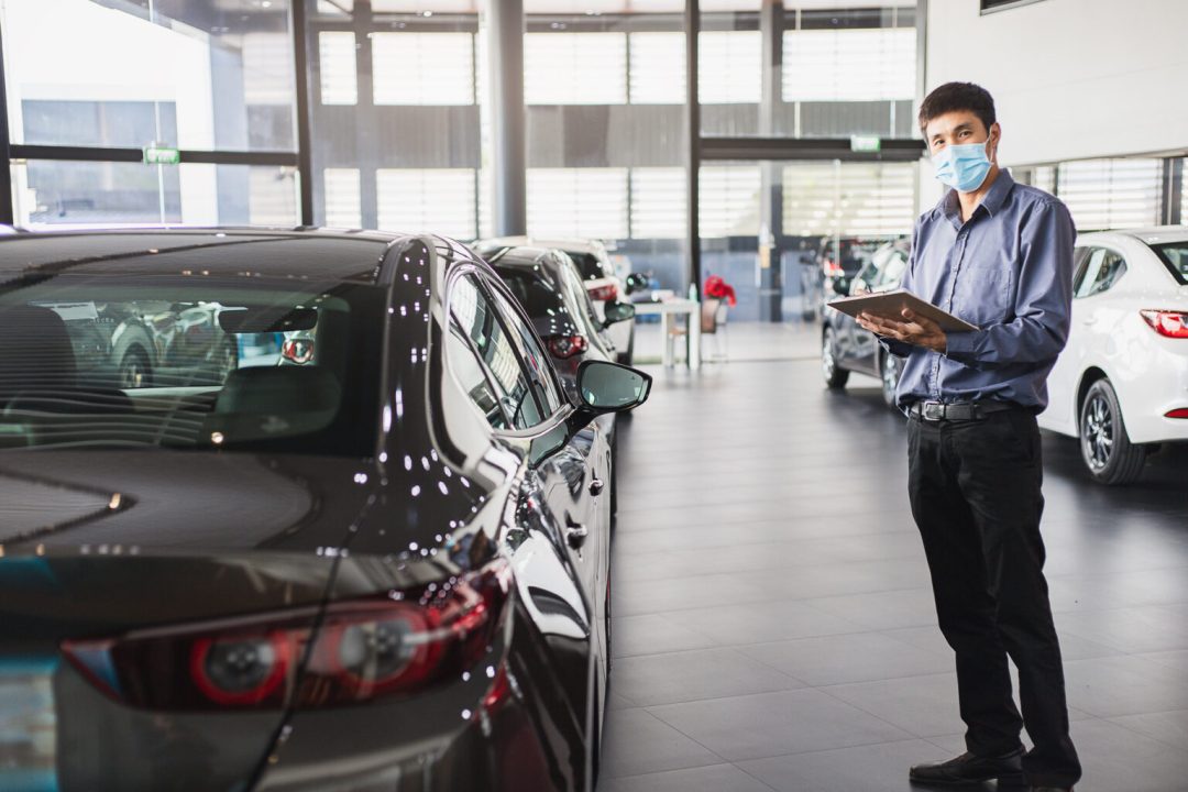 découvrez les 8 pièges à éviter pour acheter une voiture neuve en ligne en toute sécurité et faire le meilleur choix.