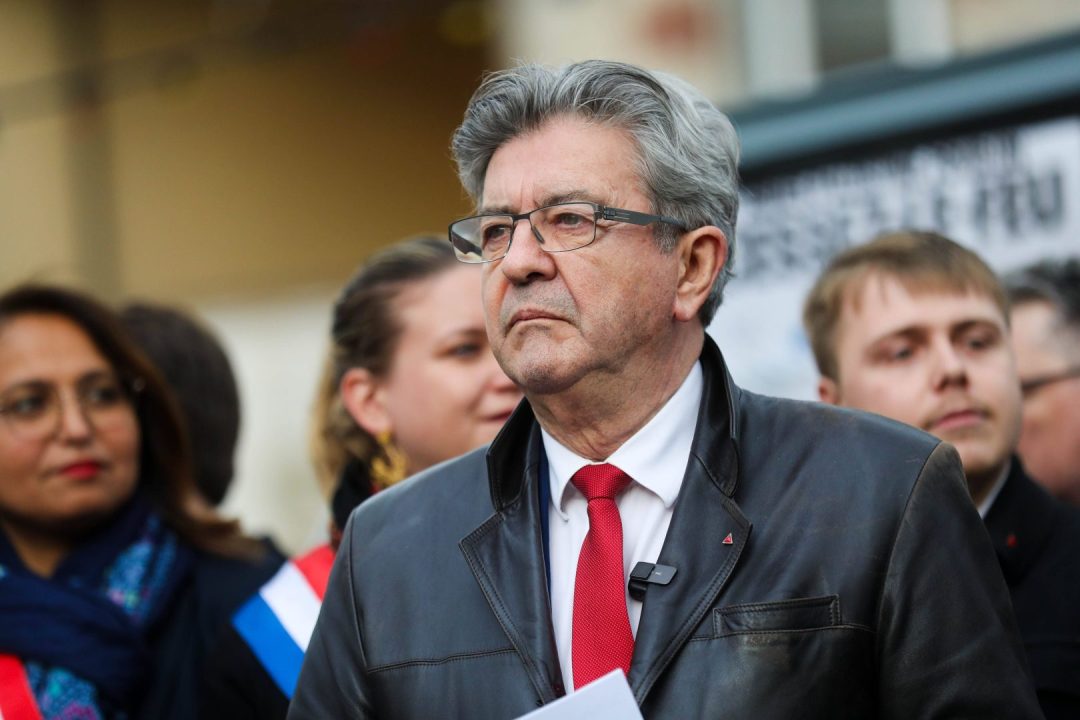 f. groult défend la france insoumise et rejette toute responsabilité à son encontre, affirmant sa position avec conviction et clarté.