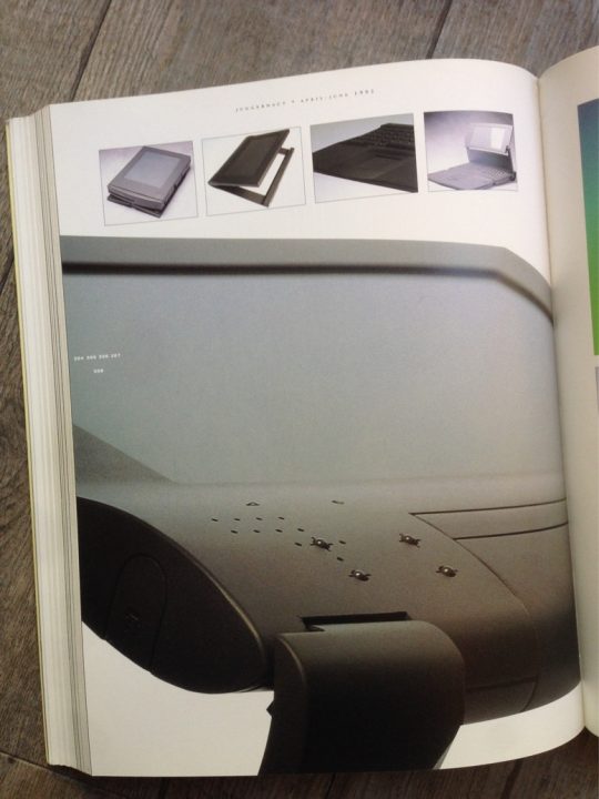 découvrez l'imac de jonathan ive, une œuvre emblématique résultant du génie créatif de steve jobs, alliant design innovant et performance exceptionnelle.