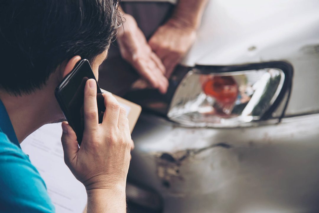 découvrez les conséquences d'un oubli de document d'assurance auto et comment éviter une amende de 135€ en cas de contrôle routier.