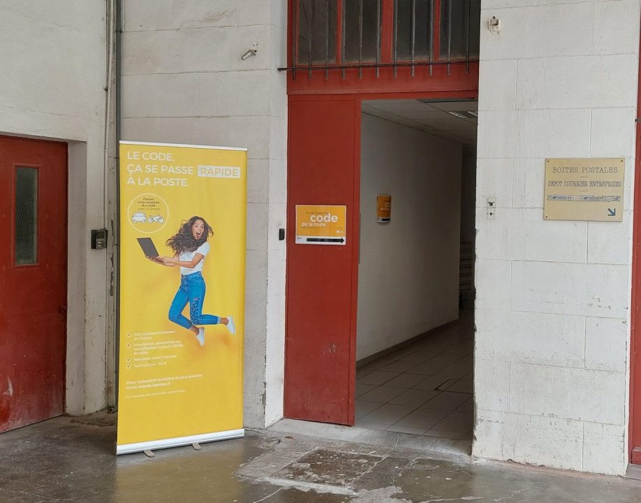 découvrez la réouverture de la poste à elbeuf et profitez d'un service facilité pour passer le code de la route en toute sérénité.